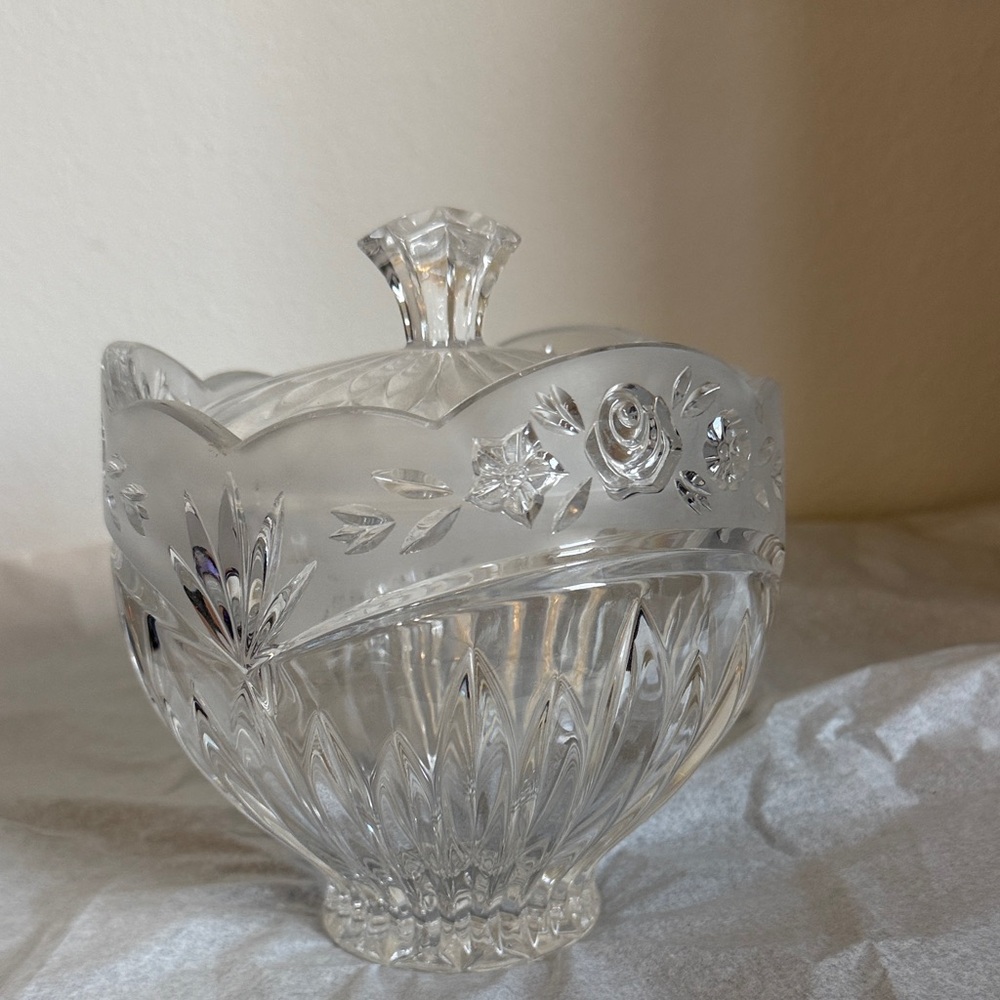 Oneida Lead Crystal Candy Dish and Lid with frosted floral pattern design
